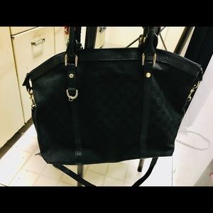 Authentic Big black Gucci hand bag with code